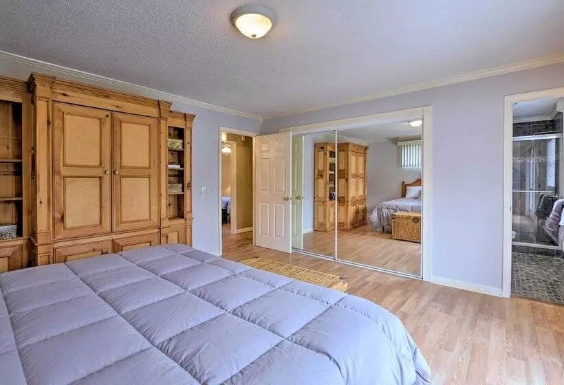 Hilton Head Waterfront Golf Getaway: Pet Friendly!