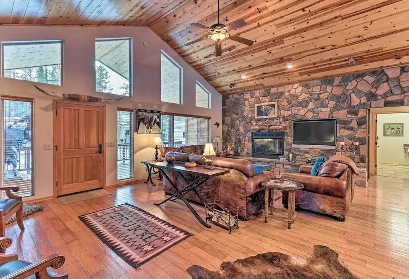 < 3 Mi To Pinetop Country Club: Luxe Cabin W/ Deck