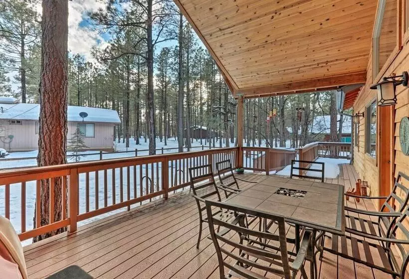 < 3 Mi To Pinetop Country Club: Luxe Cabin W/ Deck