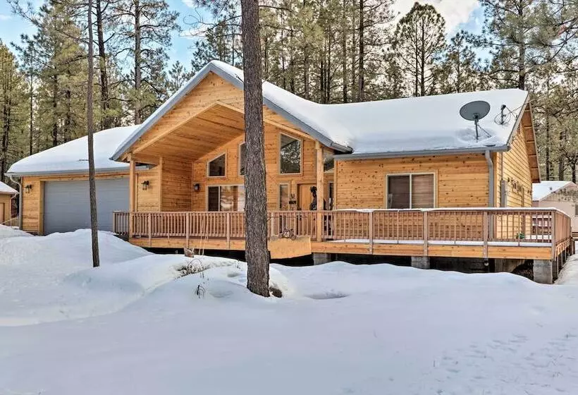 < 3 Mi To Pinetop Country Club: Luxe Cabin W/ Deck