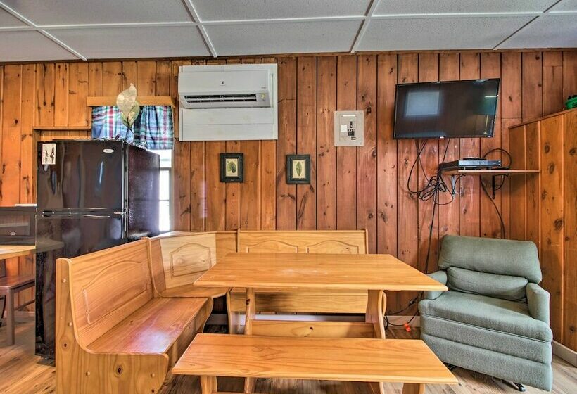 Leisurely Lake Retreat: Boat Rentals & Fishing!