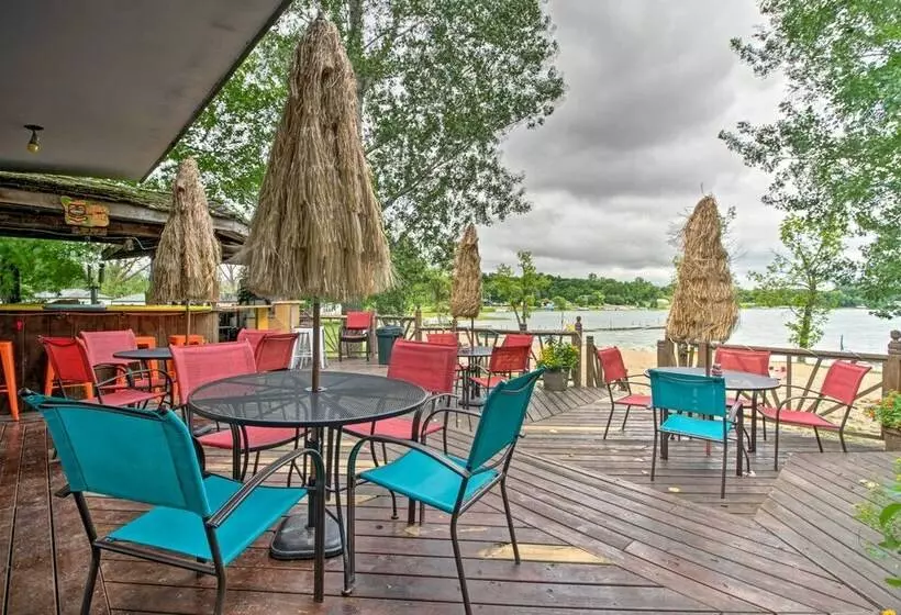 Leisurely Lake Retreat: Boat Rentals & Fishing!