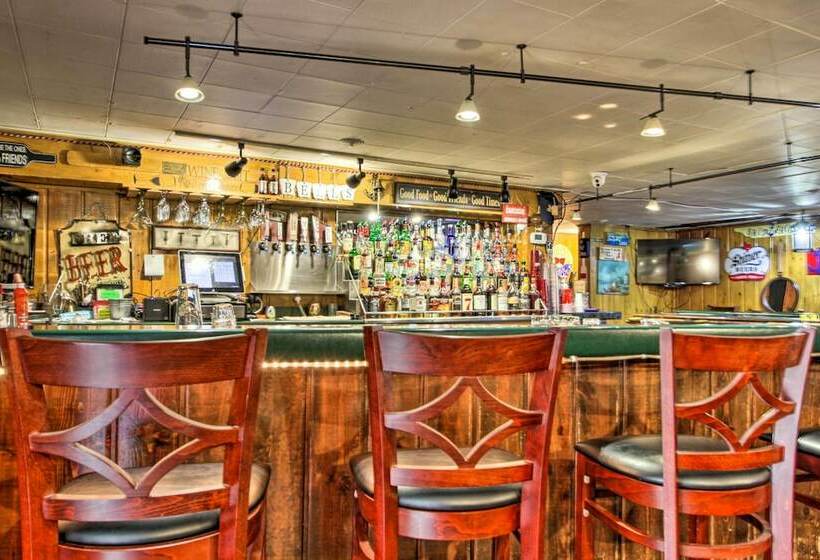 Leisurely Lake Retreat: Boat Rentals & Fishing!