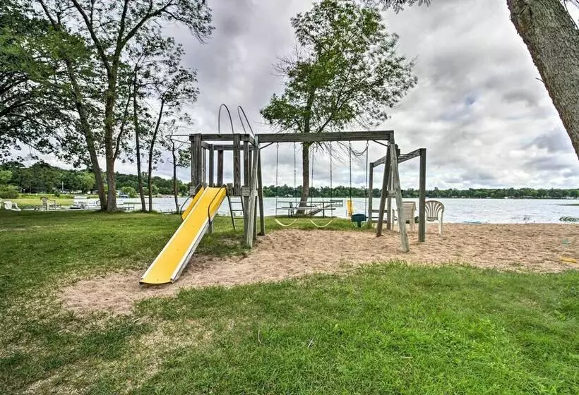 Leisurely Lake Retreat: Boat Rentals & Fishing!