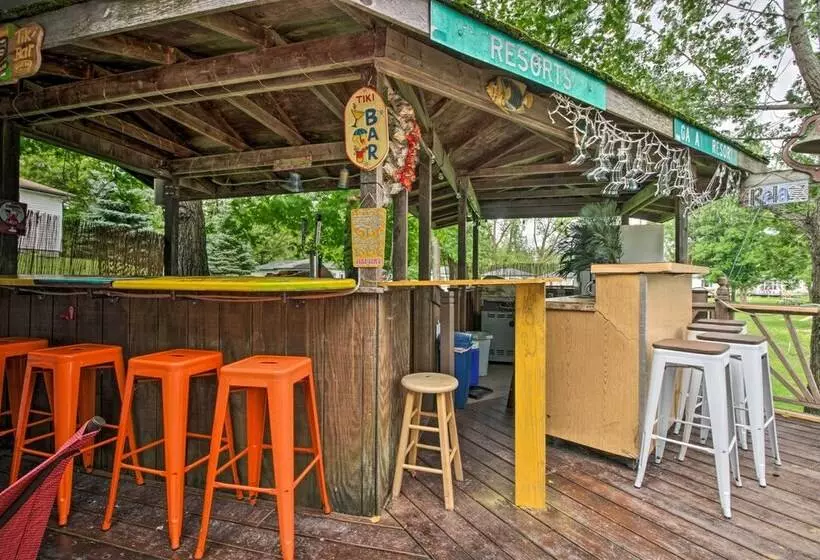 Leisurely Lake Retreat: Boat Rentals & Fishing!