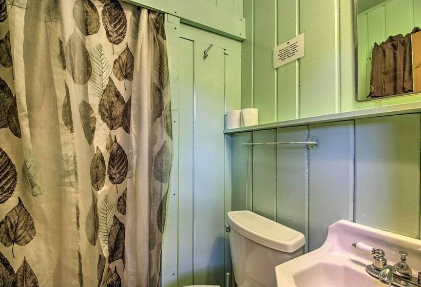 Leisurely Lake Retreat: Boat Rentals & Fishing!