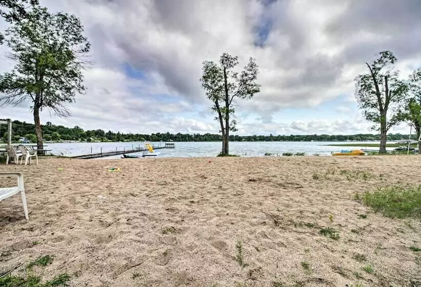 Leisurely Lake Retreat: Boat Rentals & Fishing!