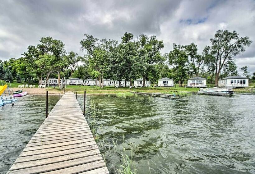 Leisurely Lake Retreat: Boat Rentals & Fishing!