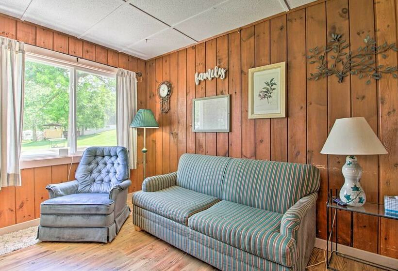 Leisurely Lake Retreat: Boat Rentals & Fishing!