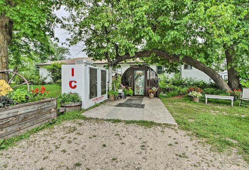 Leisurely Lake Retreat: Boat Rentals & Fishing!