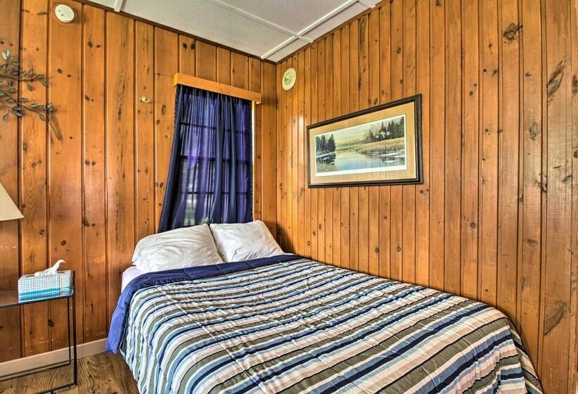 Leisurely Lake Retreat: Boat Rentals & Fishing!