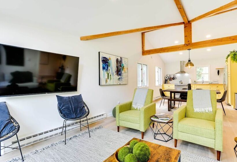 Modern Monticello Home W/ Hot Tub + Pond