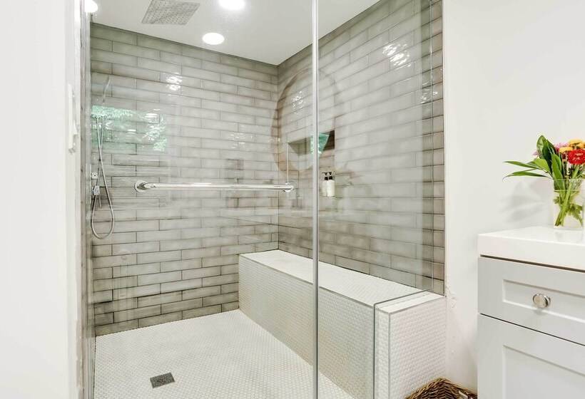 Modern Monticello Home W/ Hot Tub + Pond