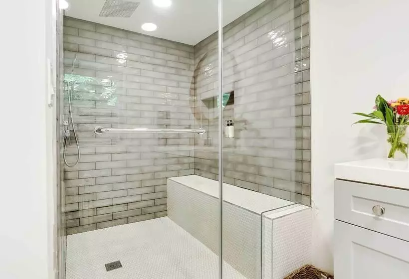 Modern Monticello Home W/ Hot Tub + Pond