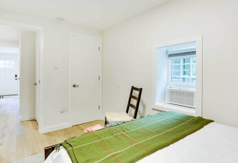 Modern Monticello Home W/ Hot Tub + Pond