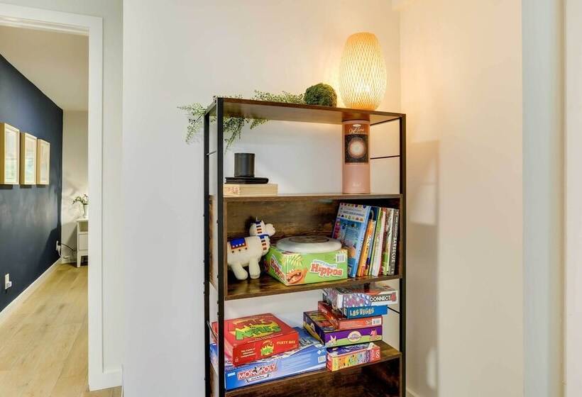 Modern Monticello Home W/ Hot Tub + Pond