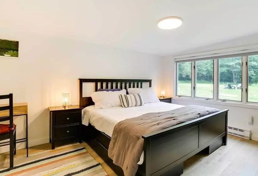 Modern Monticello Home W/ Hot Tub + Pond