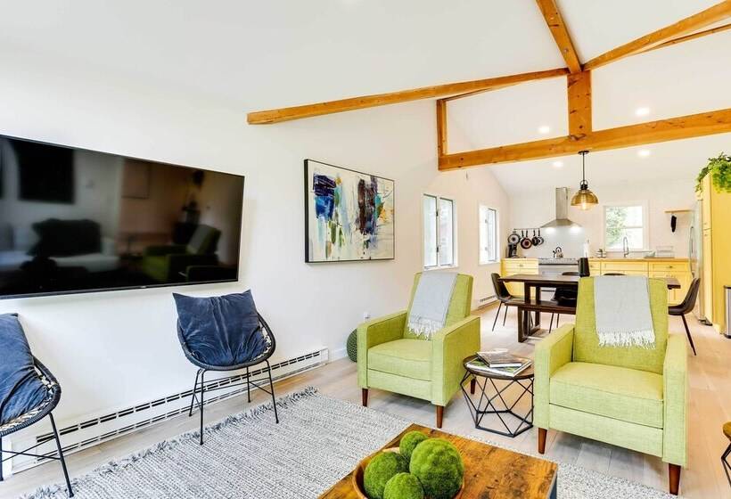 Modern Monticello Home W/ Hot Tub + Pond