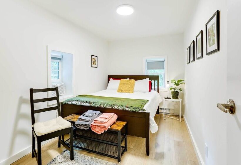 Modern Monticello Home W/ Hot Tub + Pond