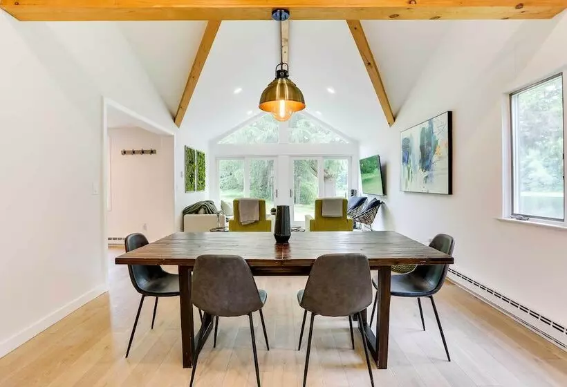 Modern Monticello Home W/ Hot Tub + Pond