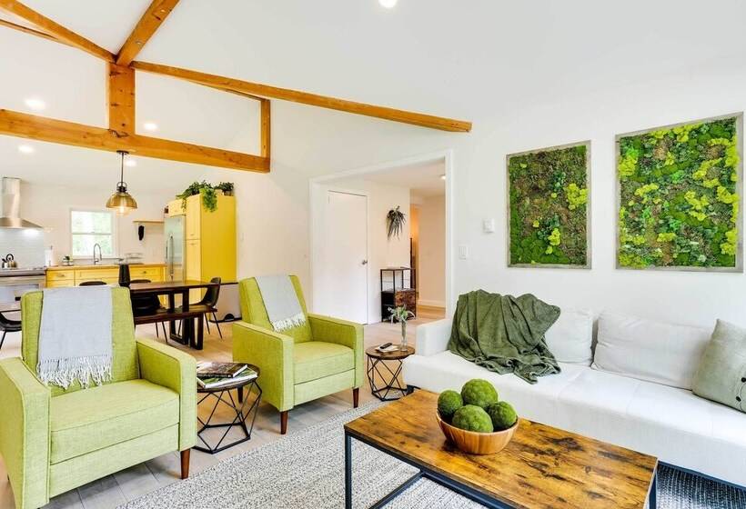 Modern Monticello Home W/ Hot Tub + Pond