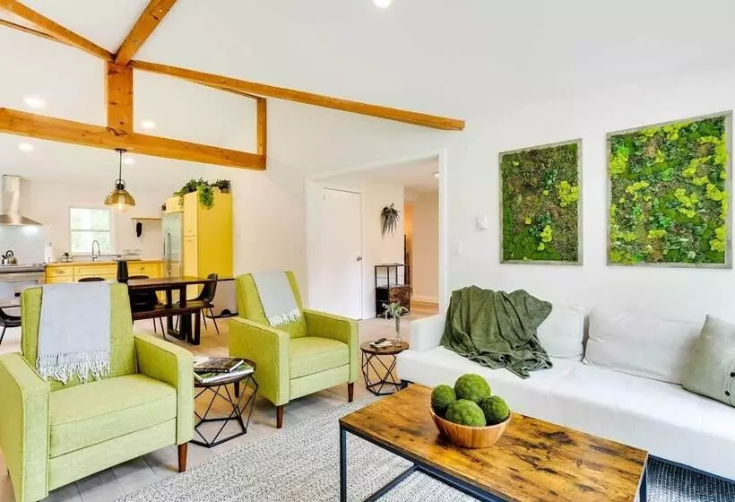 Modern Monticello Home W/ Hot Tub + Pond