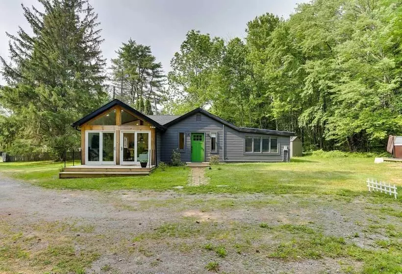 Modern Monticello Home W/ Hot Tub + Pond