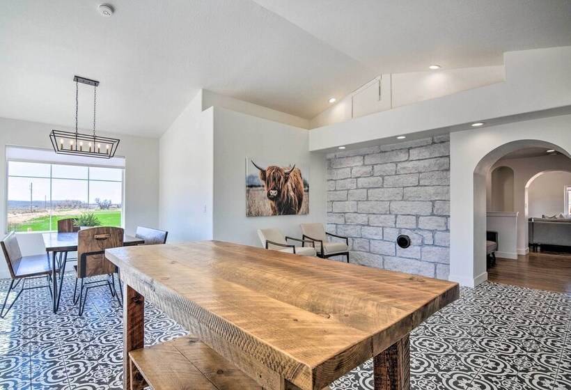 Modern Ranch House W/ Fire Pit & Valley Views