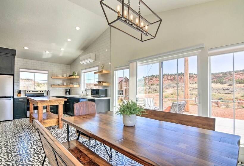 Modern Ranch House W/ Fire Pit & Valley Views
