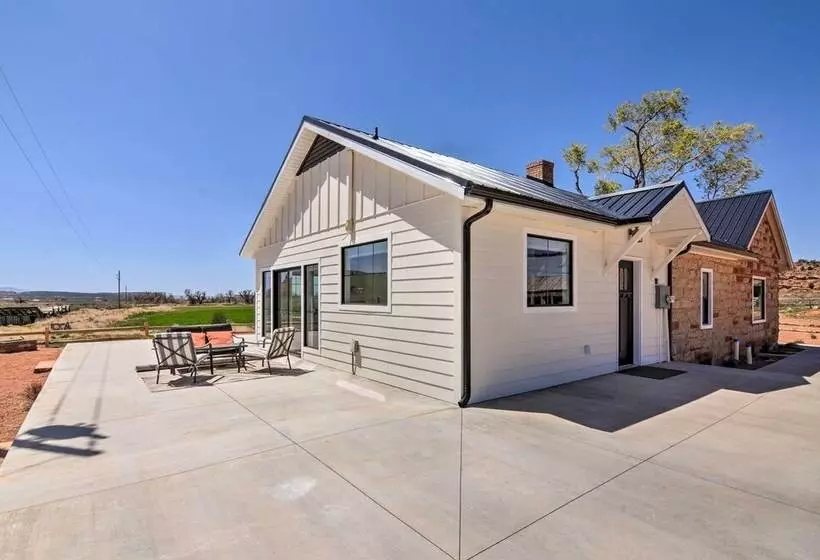 Modern Ranch House W/ Fire Pit & Valley Views