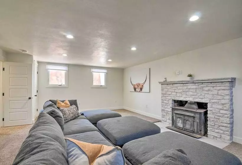 Modern Ranch House W/ Fire Pit & Valley Views