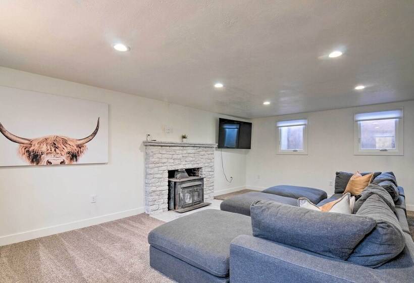 Modern Ranch House W/ Fire Pit & Valley Views