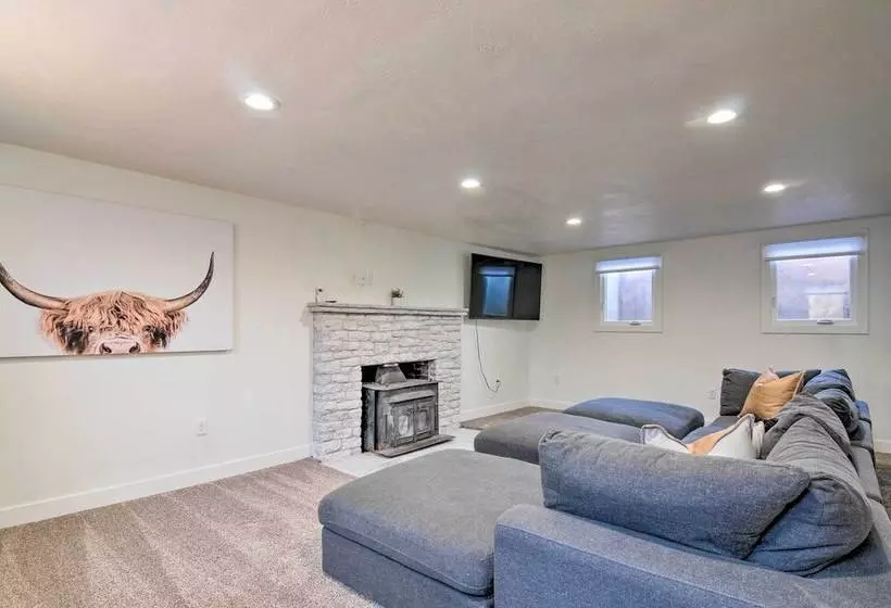 Modern Ranch House W/ Fire Pit & Valley Views