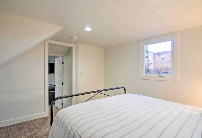 Modern Ranch House W/ Fire Pit & Valley Views