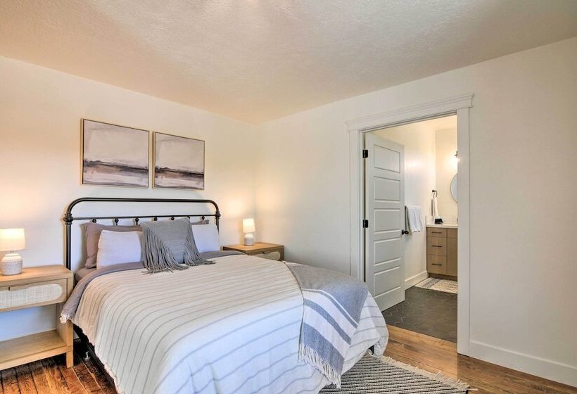 Modern Ranch House W/ Fire Pit & Valley Views