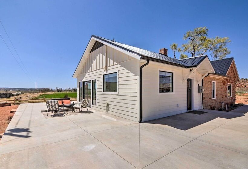 Modern Ranch House W/ Fire Pit & Valley Views