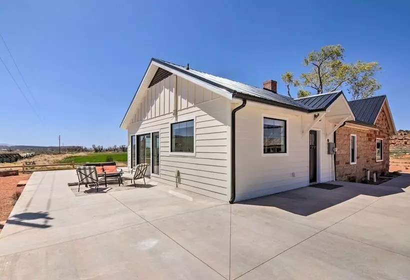 Modern Ranch House W/ Fire Pit & Valley Views