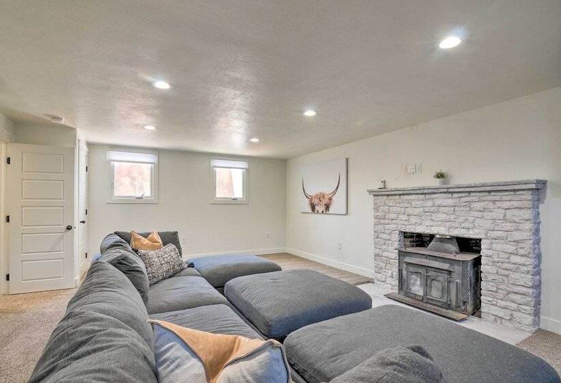 Modern Ranch House W/ Fire Pit & Valley Views