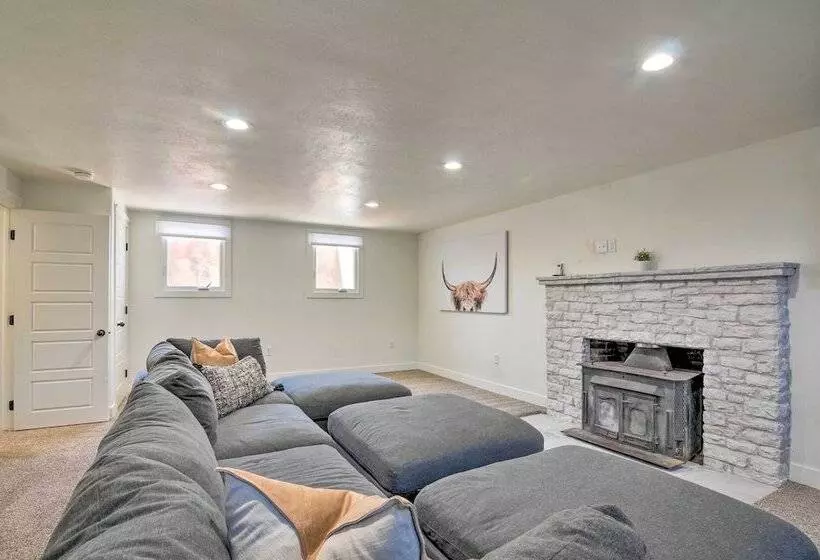 Modern Ranch House W/ Fire Pit & Valley Views
