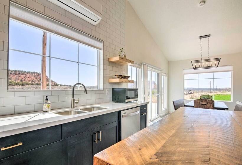 Modern Ranch House W/ Fire Pit & Valley Views