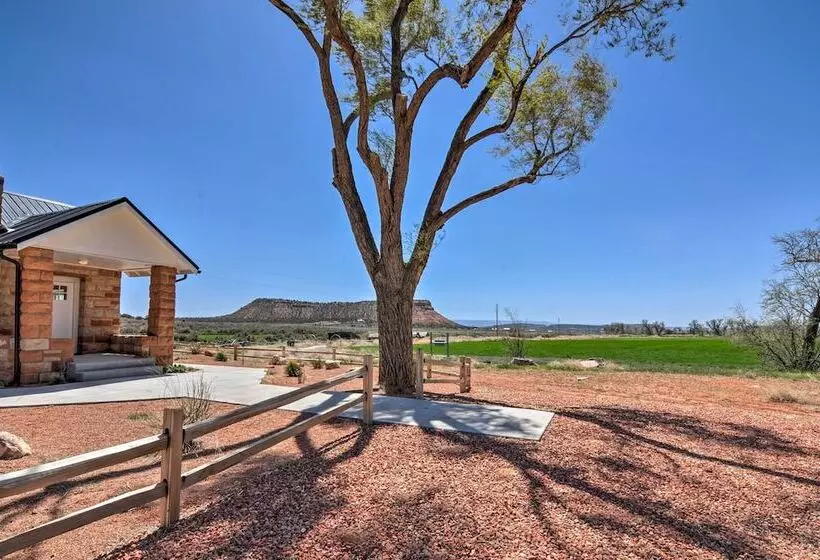 Modern Ranch House W/ Fire Pit & Valley Views