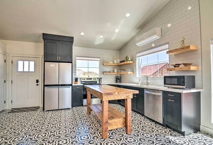 Modern Ranch House W/ Fire Pit & Valley Views