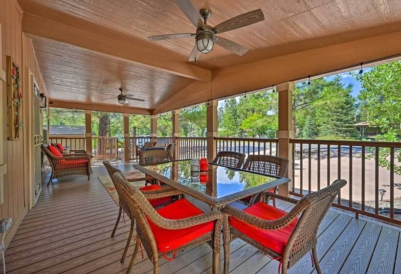 Cozy Munds Park Cabin W/ Deck & Fire Pit!