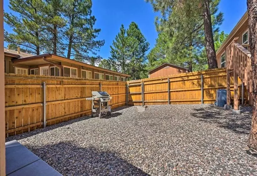 Cozy Munds Park Cabin W/ Deck & Fire Pit!