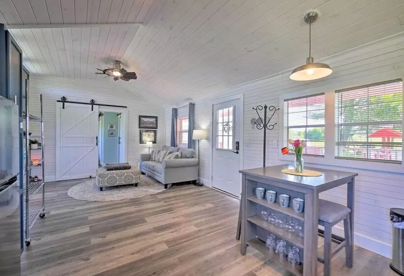 Landscape Views: Sweetwater Country Cottage!