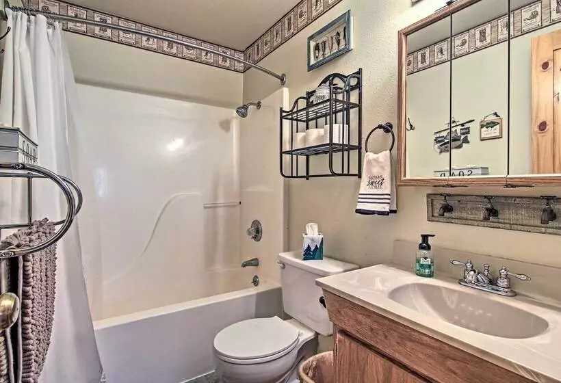 Florissant Hilltop Hideaway W/ Porch + Pond Access