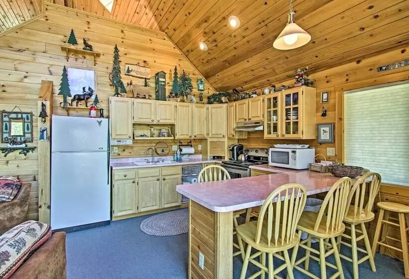 Florissant Hilltop Hideaway W/ Porch + Pond Access