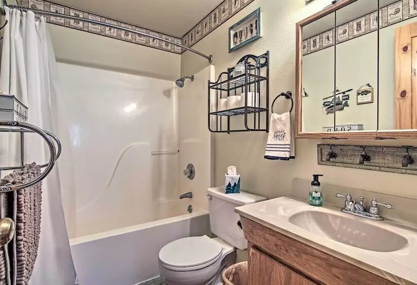 Florissant Hilltop Hideaway W/ Porch + Pond Access