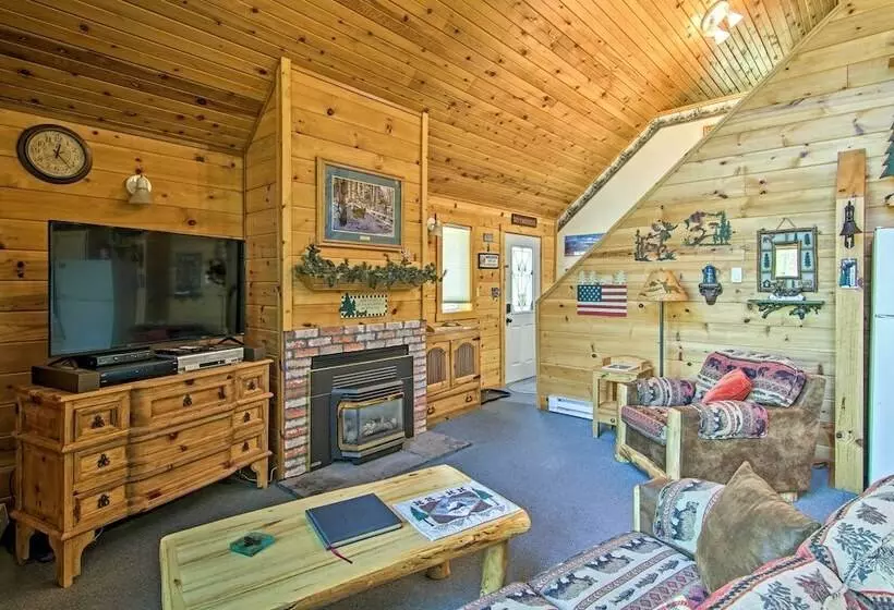 Florissant Hilltop Hideaway W/ Porch + Pond Access