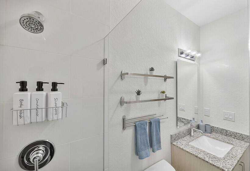 بنسيون Avi Lux Stay